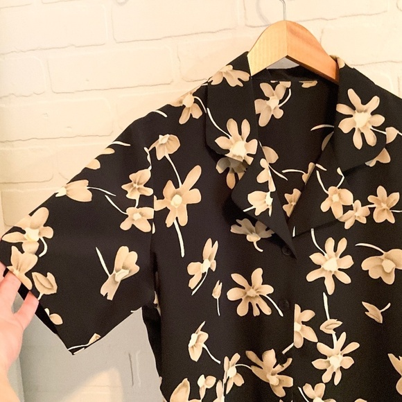 Vintage Women’s Button down shirt Dark Floral Magnolias Black Cream M - Picture 2 of 9